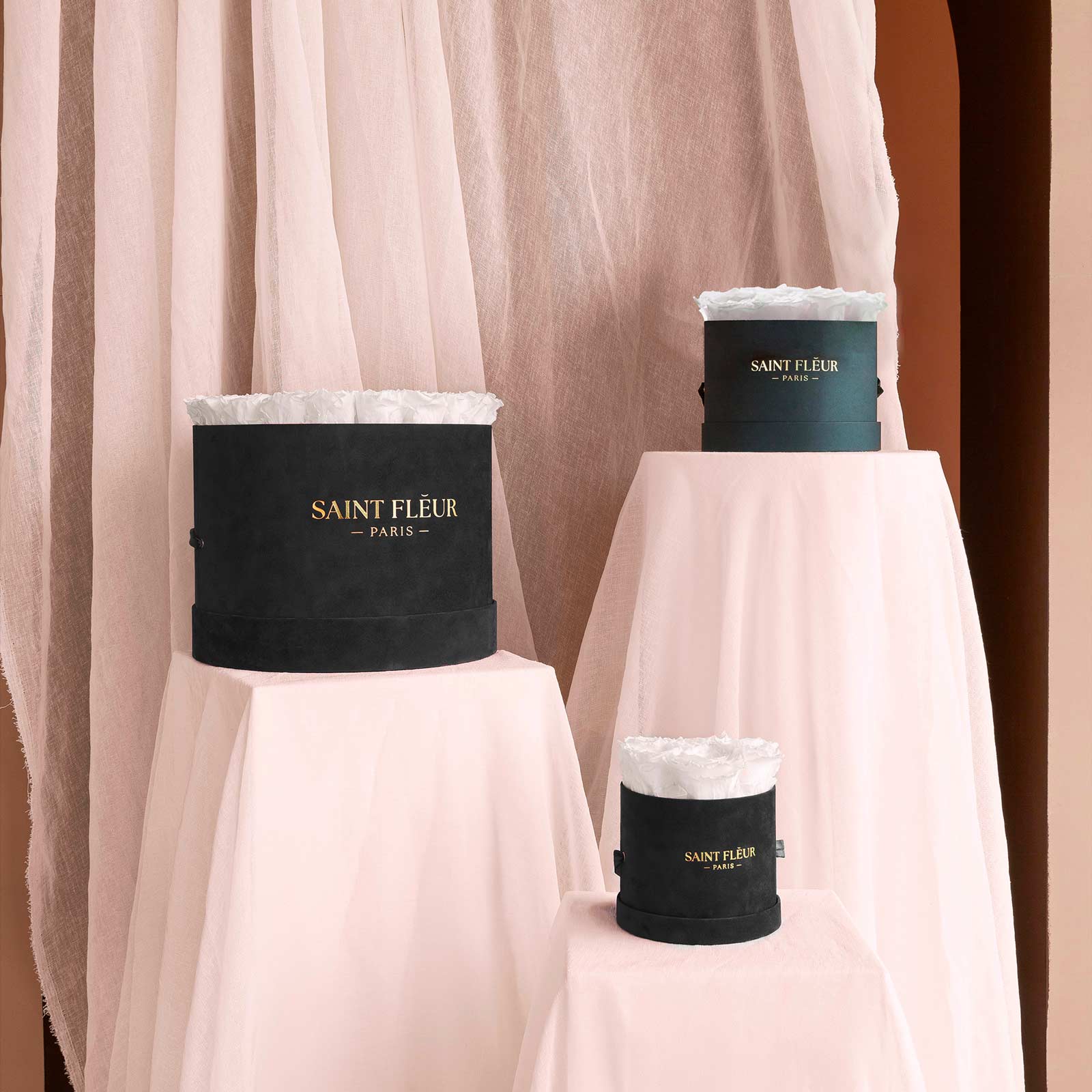 Parisian Romance Roses - Small Round